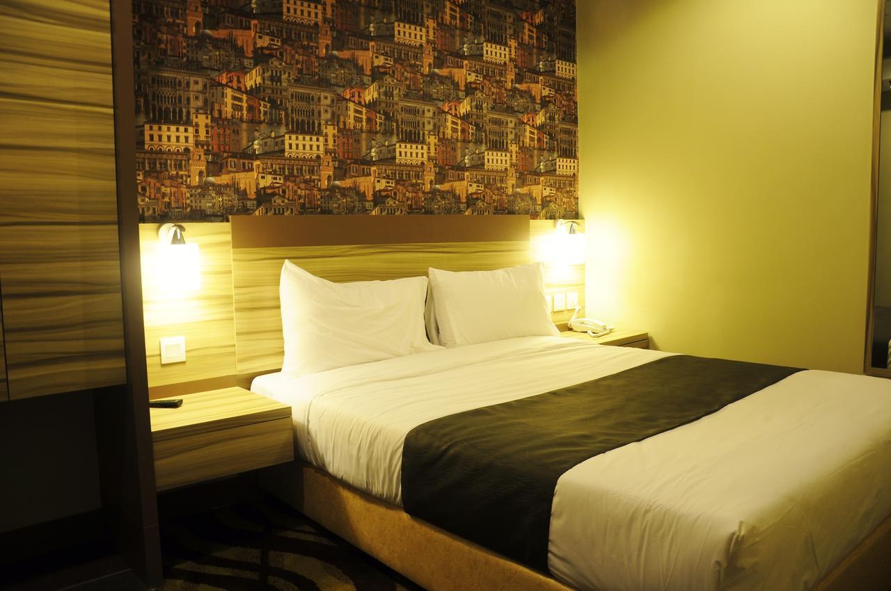 Hotel Zamburger Victory City Johor Bahru Oda fotoğraf